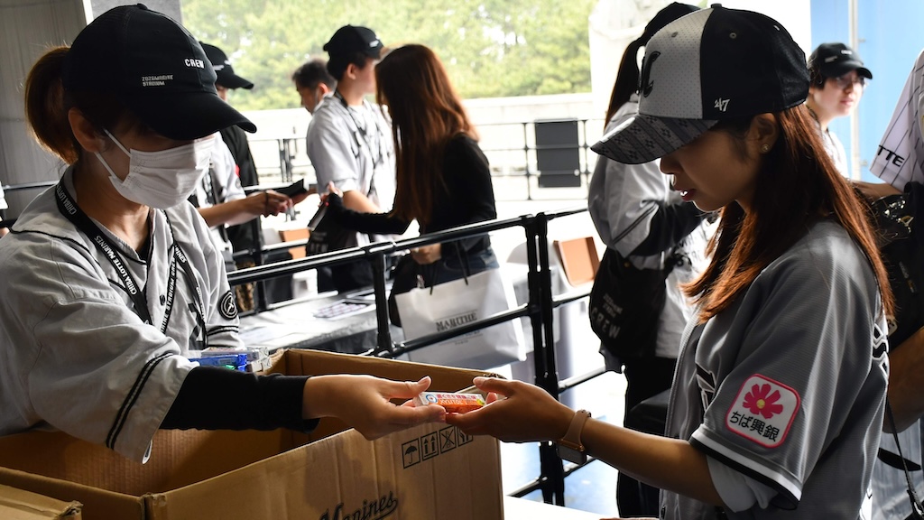 ロッテ、3月27日の西武戦で先着20,000名に「キシリトールガム」を配布