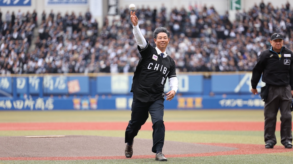ロッテOB・清水直行氏が始球式「これからもマリーンズを後押ししていただけたら嬉しいです」