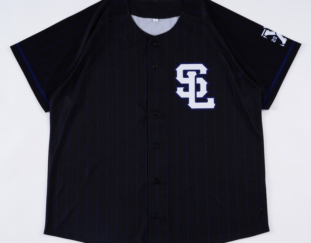 西武、交流戦で球団史上初となる”黒”のユニを着用