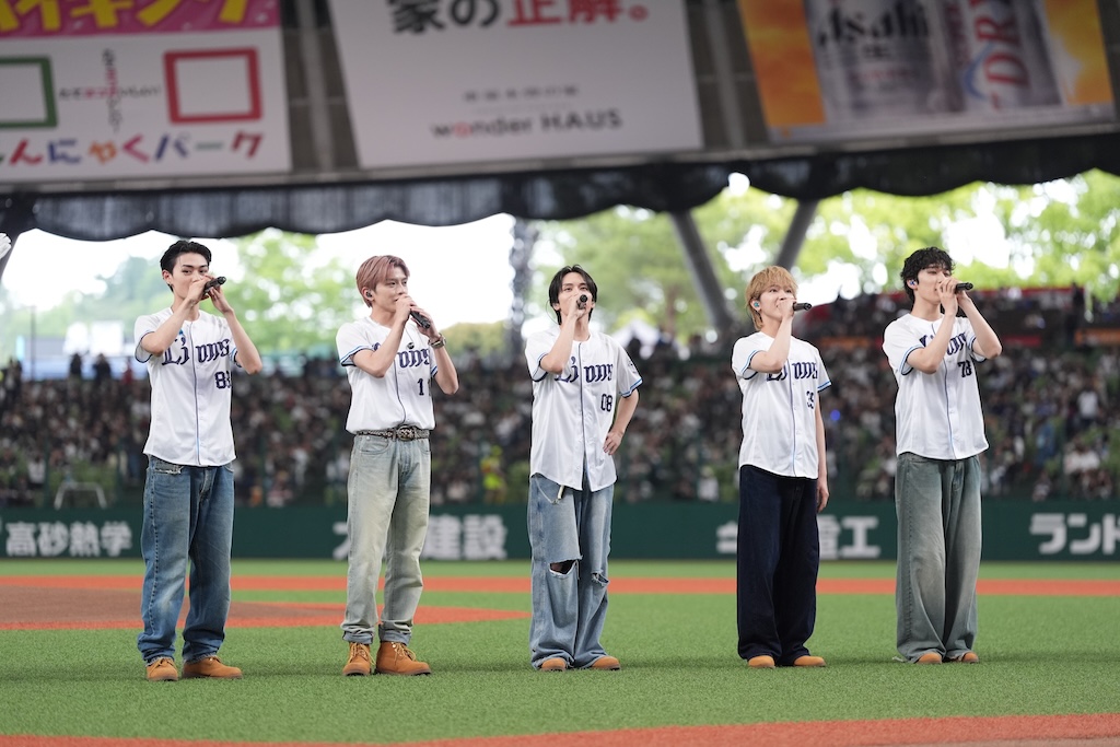 西武、WILD BLUEの山下幸輝さん「ノーバウンドで投げることができて良かった」、宮武颯さん「試合前のライブも全力でパフォーマンスができました」セレモニアルピッチ