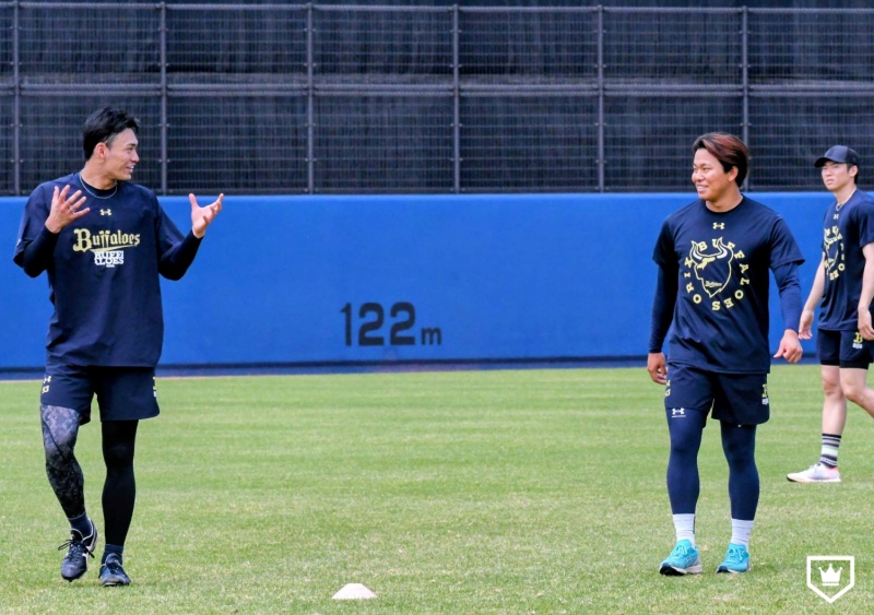 【Buffaloes Inside】育成から支配下。初登板、初先発、初勝利のオリックス・佐藤一磨が宮國凌空に伝授する「初」の心得