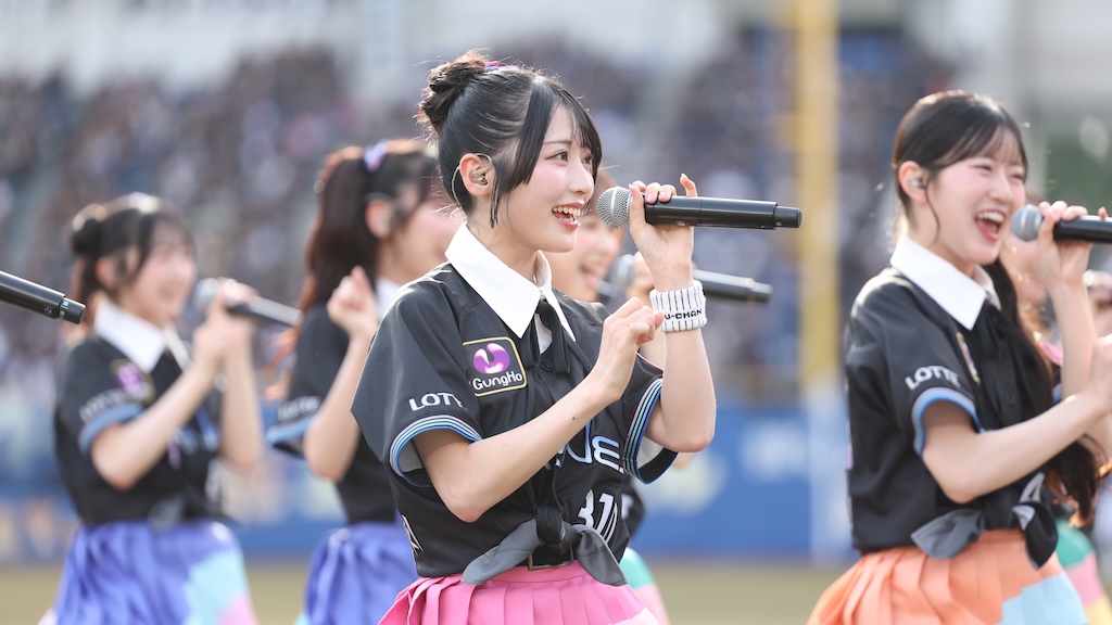 ロッテ、AKB48･佐藤綺星さんがセレモニアルピッチ「一番の思い出になりました」