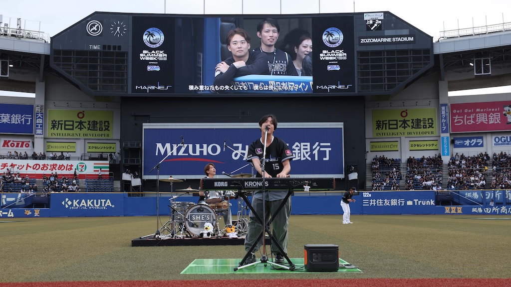 ロッテ、西武戦の試合前にSHE’Sが「追い風」を演奏